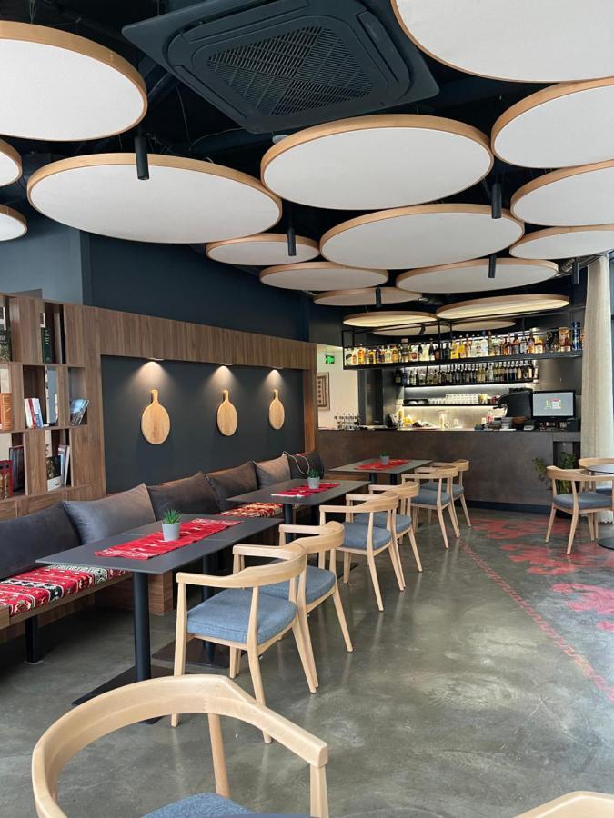Etnomania Boutique Hotel Pristina Eksteriør bilde