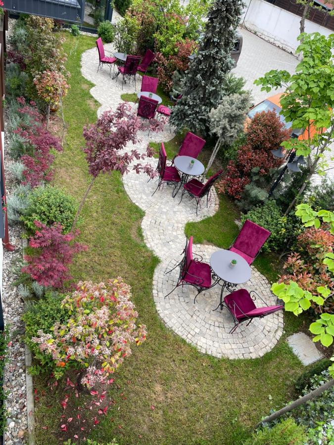 Etnomania Boutique Hotel Pristina Eksteriør bilde